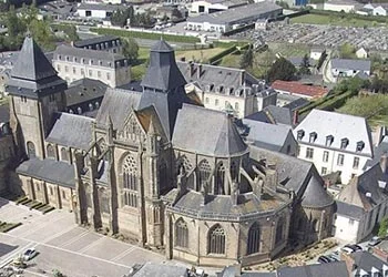 Basilique Notre-Dame de l'Épine à Évron